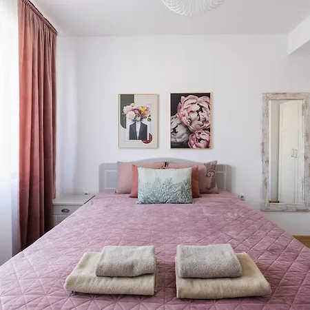 Chic Downtown Flat Várna